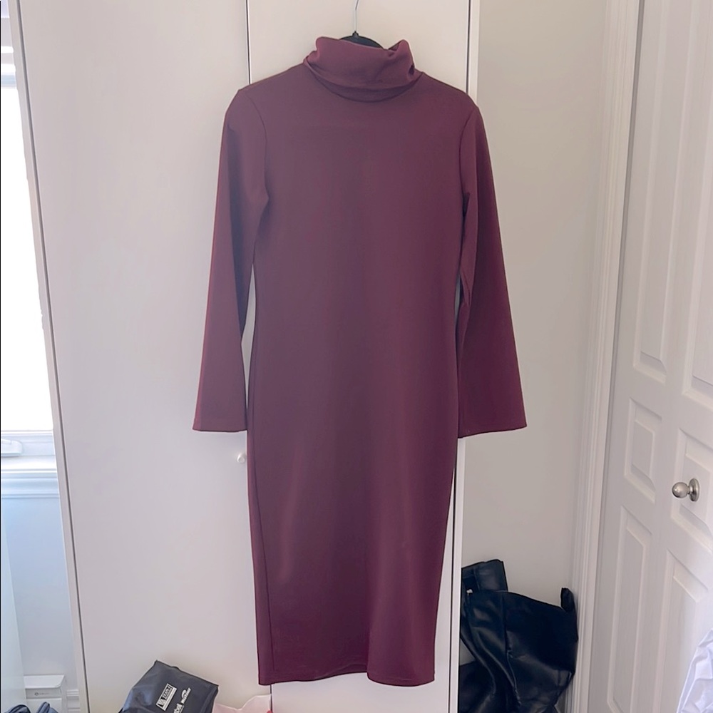 The perfect burgundy dress